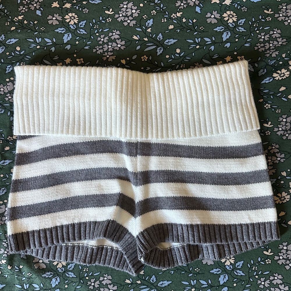 EDIKTED Striped Knit Women's Shorts - White & Gray